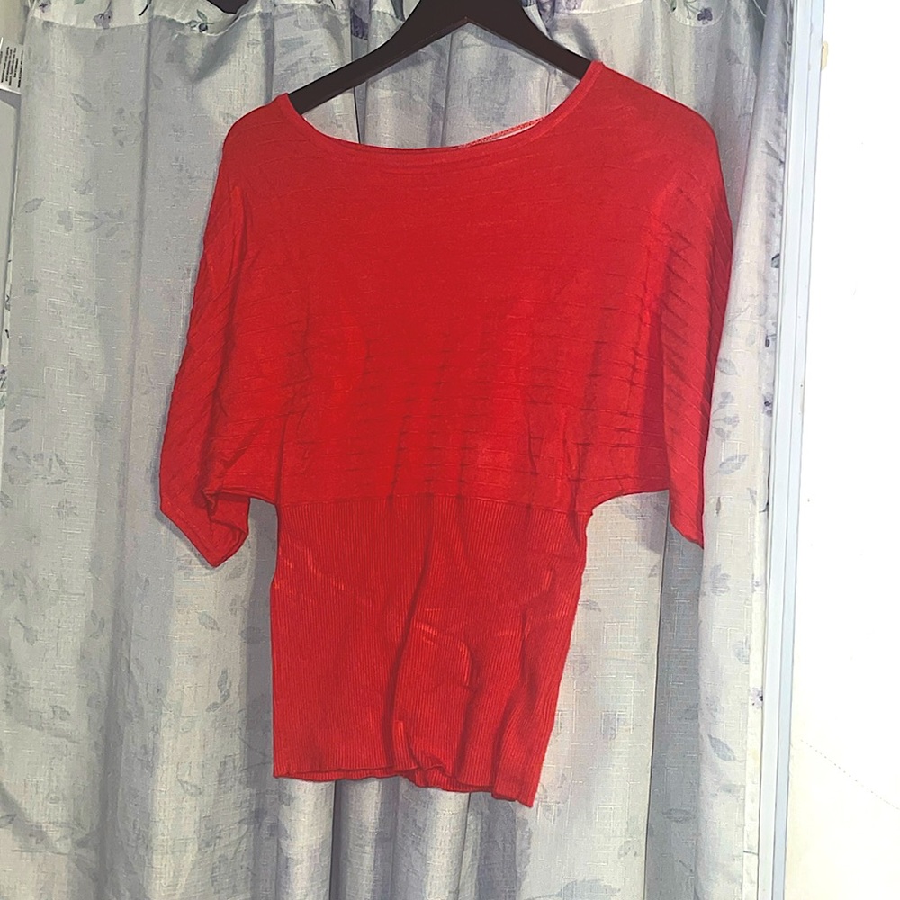 orange ribbed shirt
